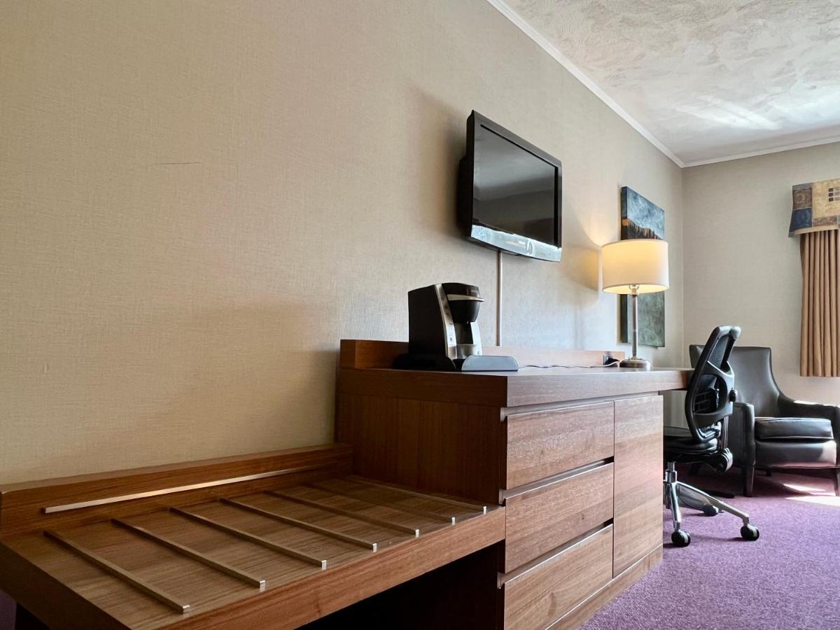 Atlantic Host Hotel, Trademark Collection By Wyndham Батерст Екстер'єр фото