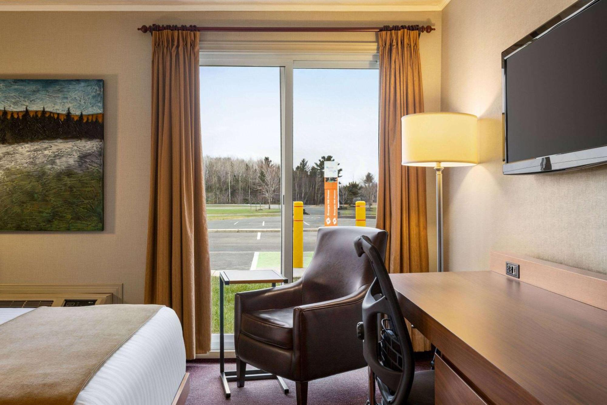 Atlantic Host Hotel, Trademark Collection By Wyndham Батерст Екстер'єр фото